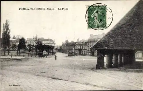 Ak Fère en Tardenois Aisne, La Place