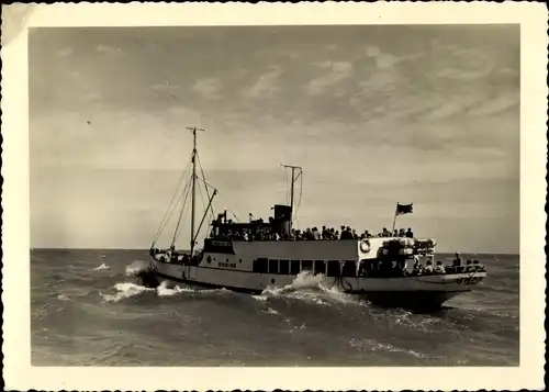 Ak Fährschiff MS Undine, Seebäderdampfer, Passagiere an Bord, In Fahrt