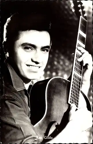 Ak Schauspieler und Sänger Rex Gildo mit Gitarre 