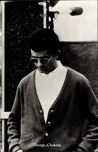 Ak Schauspieler George Chakiris, Sonnenbrille