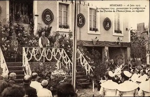 Ak Béhuard Maine-et-Loire, Monseigneur Gry, prononcant le panegyrique de Sainte Therese, 1925