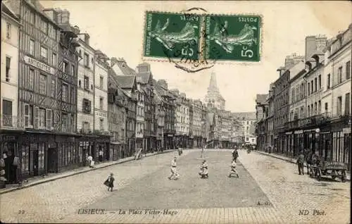 Ak Lisieux Calvados, La Place Victor Hugo