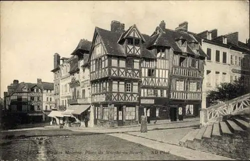 Ak Lisieux Calvados, Vieilles Maisons, Place du Marche au Beurre