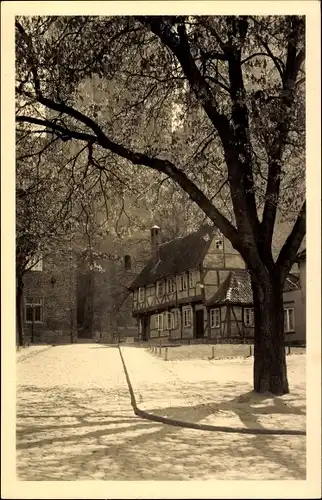 Foto Ak Hansestadt Lübeck, Stadtpartie, Turm, Baum, Häuser