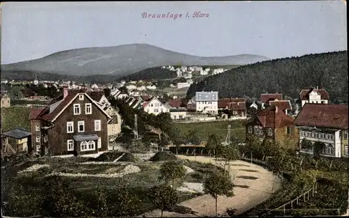 Ak Braunlage im Oberharz, Straßenpartie mit Blick auf den Ort, Berge