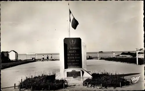 Ak Hermanville Calvados, Monument Commemoratif du Debarquement 1944