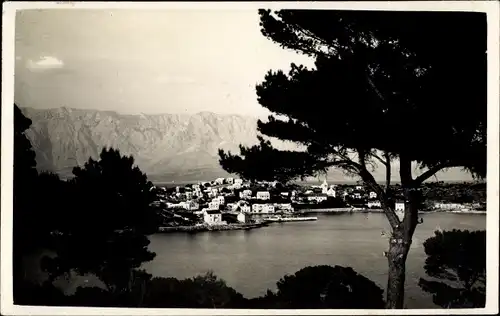 Foto Ak Split Kroatien, Blick auf die Stadt, Berge, Häuser am Ufer