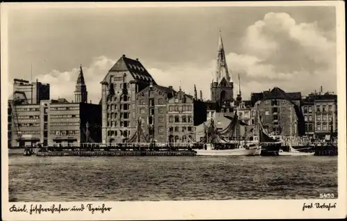 Ak Kiel in Schleswig Holstein, Fischerhafen mit Speicher und Kirchturm