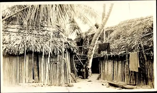 Foto Ak San Blas Archipel Panama ?, Indian Village, Hütten