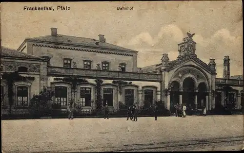 Ak Frankenthal in der Pfalz, Bahnhof, Straßenseite