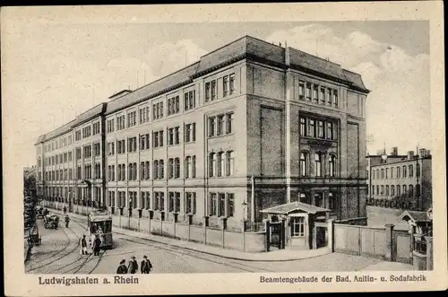 Ak Ludwigshafen am Rhein, Beamtengebäude der badischen Anilin und Sodafabrik, Straßenbahn