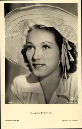 Ak Schauspielerin Brigitte Horney, Portrait, Hut, UFA
