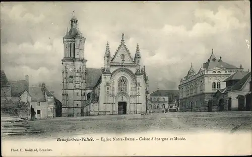 Ak Beaufort en Vallee Beaufort en Anjou Maine et Loire, Eglise Notre Dame, Caisse d'Epargne, Musee