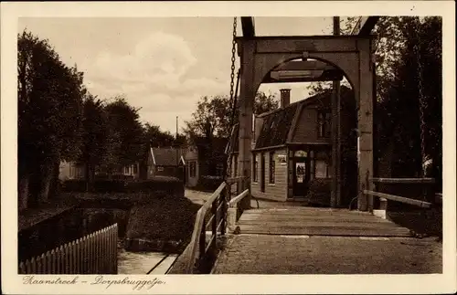 Ak Westzaan Zaanstad Nordholland Niederlande, Zaanstreek, Dorpsbruggetje