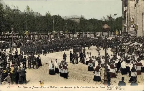 Ak Orléans Loiret, Les Fetes de Jeanne d'Arc, Rentree de la Prozession sur la Place Sainte Croix