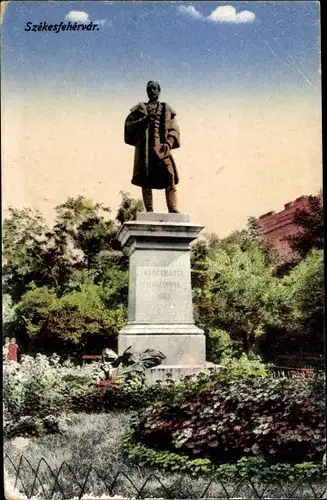 Ak Székesfehérvár Stuhlweißenburg Ungarn, Denkmal