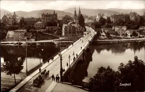 Ak Saalfeld an der Saale Thüringen, Stadt mit Brücke