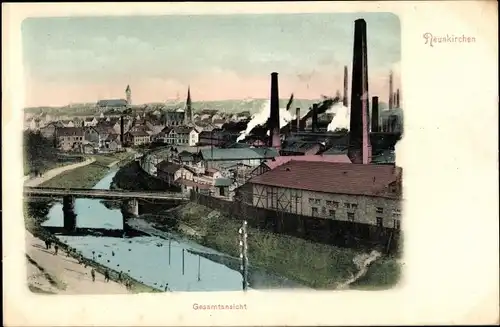 Ak Neunkirchen im Saarland, Totalansicht der Ortschaft, Fabrikschornsteine