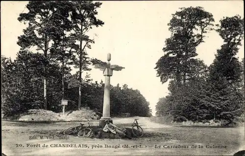 Ak Baugé Maine et Loire, Foret de Chandelais, Le Carrefour de la Colonne