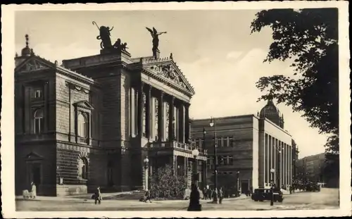 Ak Praha Prag, Deutsches Theater, Straßenpartie, Passanten