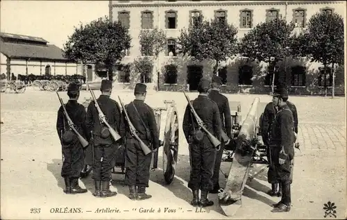 Ak Orléans Loiret, Artillerie, Garde a Vous