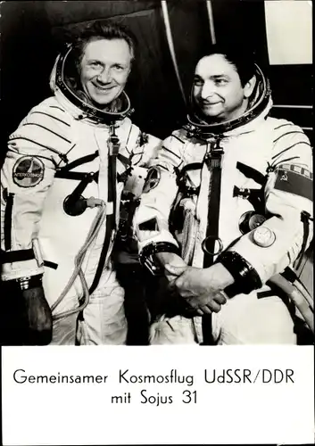 Ak Kosmonaut Sigmund Jähn, erster Fliegerkosmonaut der DDR, Waleri Bykowski, Sojus 31