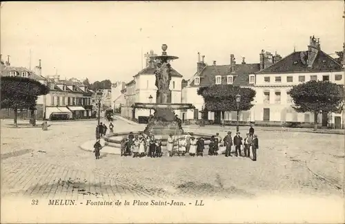 Ak Melun Seine et Marne, Fontaine de la Place Saint Jean