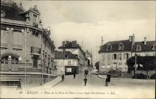 Ak Melun Seine et Marne, Place de la Porte de Paris, Rue Saint Barthelemy