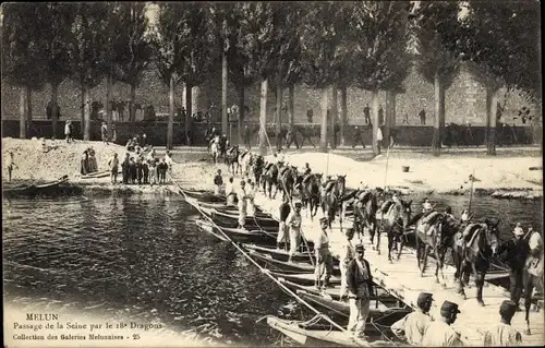 Ak Melun Seine et Marne, Passage de la Seine par le 18e Dragons