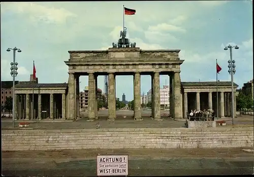 Ak Berlin Mitte, Grenze, Brandenburger Tor, Berliner Mauer, Westberlin