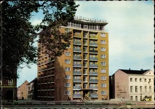 Ak Rostock in Mecklenburg Vorpommern, Hochhaus, Straßenansicht