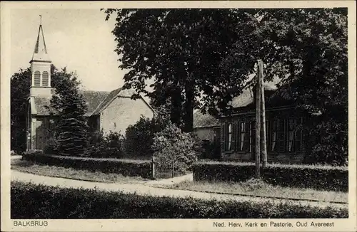 Ak Oud Avereest Balkbrug Overijssel, Ned. Herv. Kerk en Pastorie