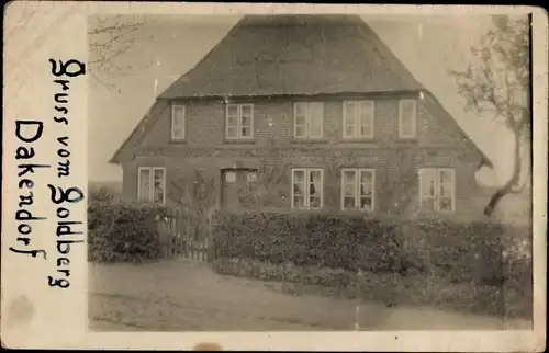 Foto Ak Dakendorf Ahrensbök in Ostholstein, Goldberg, Haus mit Garten