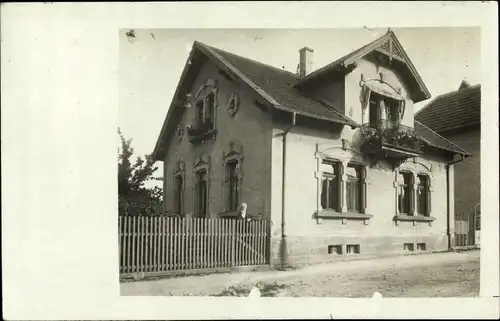 Foto Ak Kirchheimbolanden in der Pfalz, Straßenpartie mit Wohnhaus