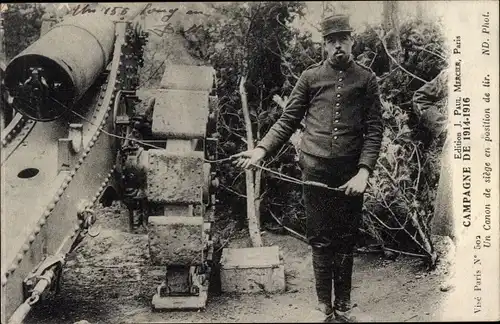 Ak Un Canon de siège en position de tir, französischer Soldat