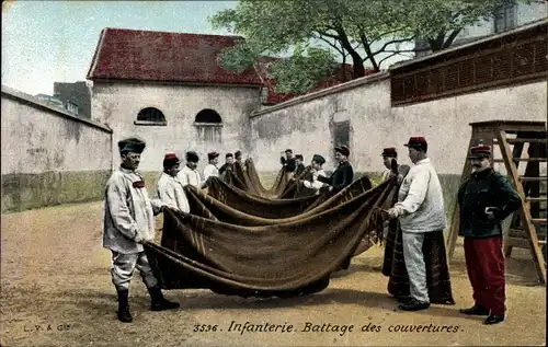 Ak Infanterie, Battage des couvertures, französische Soldaten