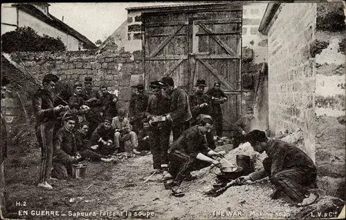 Ak En Guerre, Sapeurs faisant la soupe, französische Soldaten, I WK