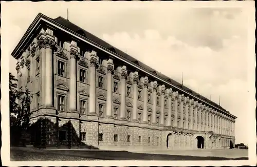 Ak Praha Prag Tschechien, Straßenpartie am Tschernin Palais, Fassade