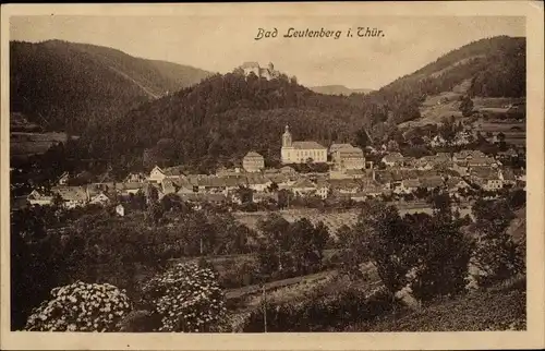 Ak Leutenberg Thüringen, Ortschaft mit Berglandschaft