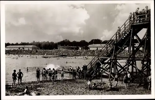 Ak Duisburg im Ruhrgebiet, Strandbad Wedau, Wasserrutsche