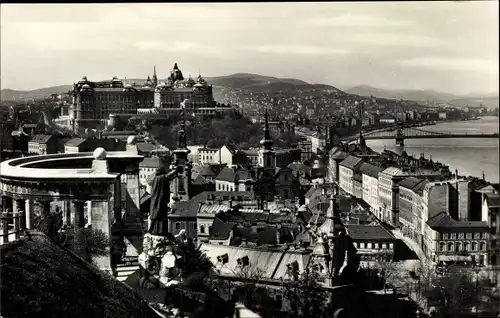 Ak Budapest Ungarn, Aussicht vom Blocksberg, Denkmal des hl. Gallert und königliche Burg