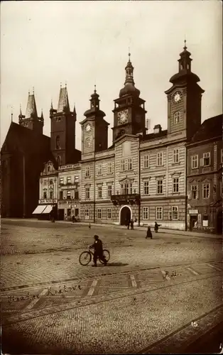 Foto Ak Hradec Králové Königgrätz Stadt, Platz, Amtsgebäude, Uhren