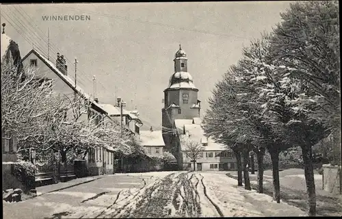 Ak Winnenden in Württemberg, Straßenpartie mit Kirche im Winter