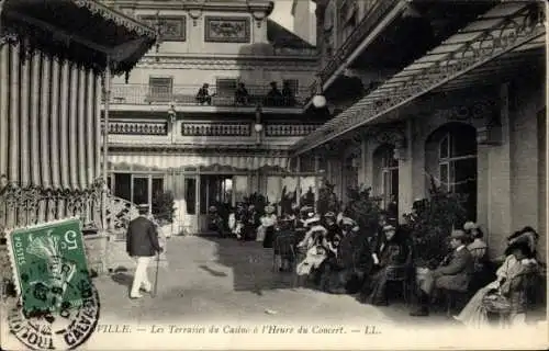 Ak Trouville Calvados, Les Terrasses du Casino a l'Heure du Concert