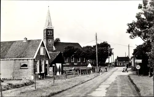 Ak Dedgum Friesland Niederlande, Straße, Kirche, Wohnhäuser