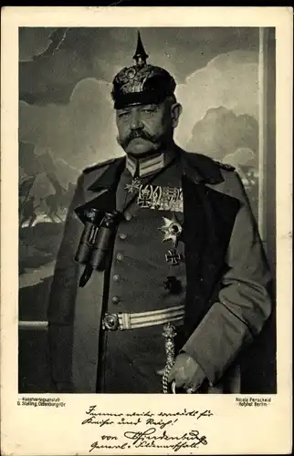 Ak Generalfeldmarschall Paul von Hindenburg, Feldstecher, Uniform, Orden