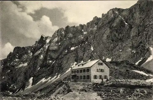 Ak Tirol, Lamsenjochhütte des Alpenvereins mit Nisslgrat