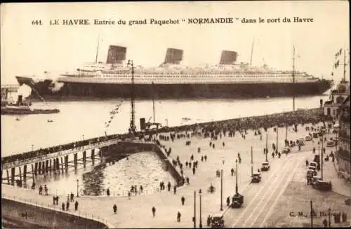 Ak Le Havre Seine Maritime, Entree du grand Paquebot Normandie dans le Port