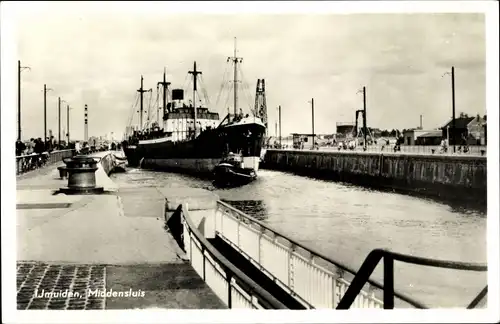 Ak IJmuiden Ymuiden Velsen Nordholland, Middensluis, Dampfschiff