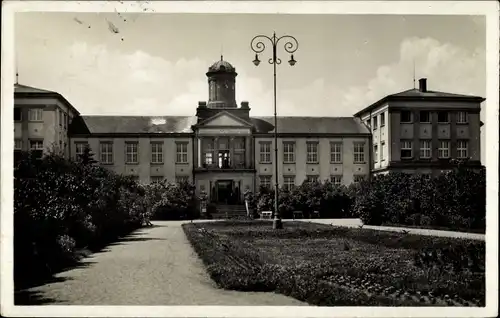 Ak Lázně Poděbrady Bad Podiebrad Region Mittelböhmen, Schloss, Park